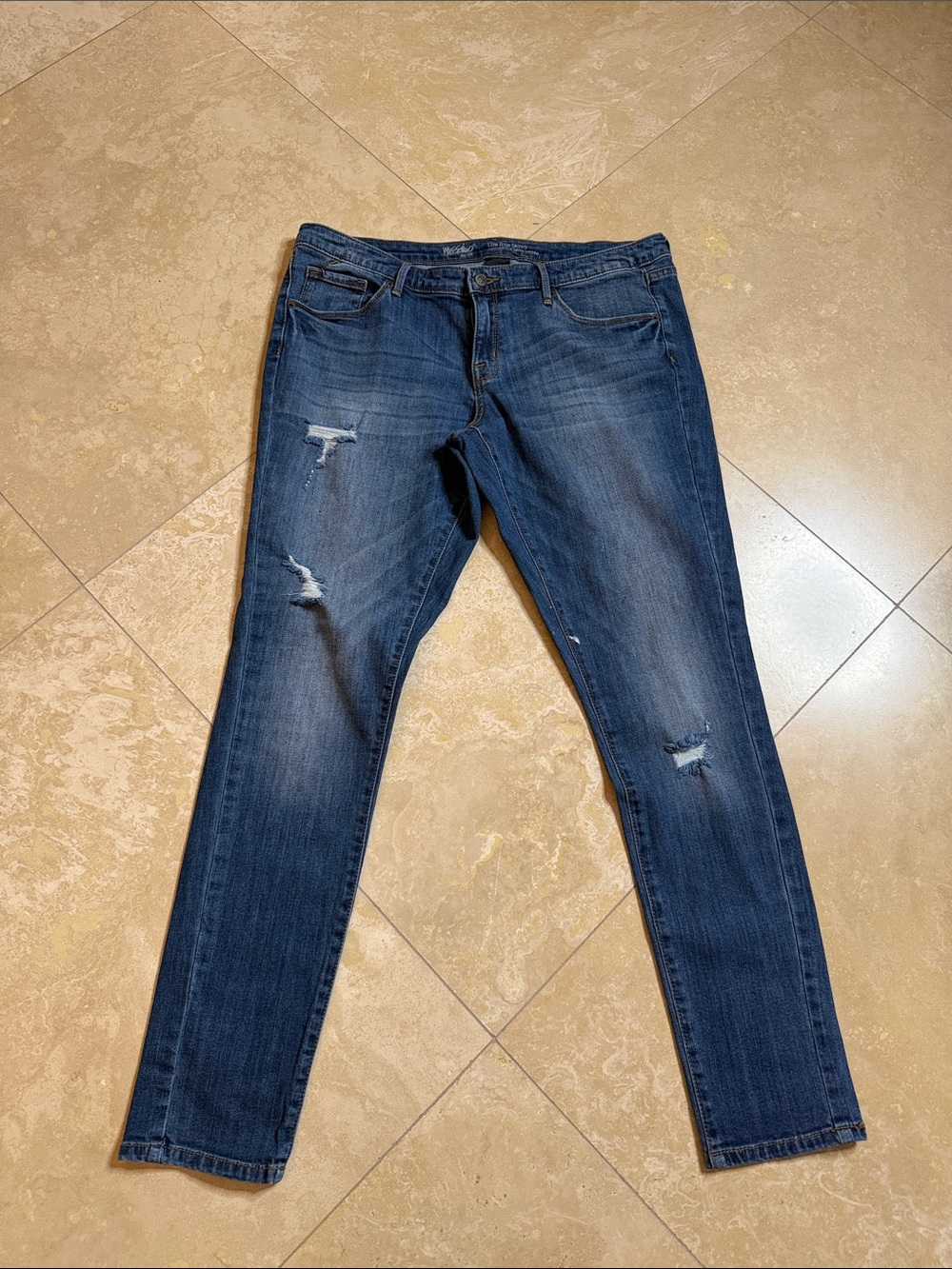 💕Mossimo Supply Co. Low Rise Skinny Jeans in Medium Blue💕